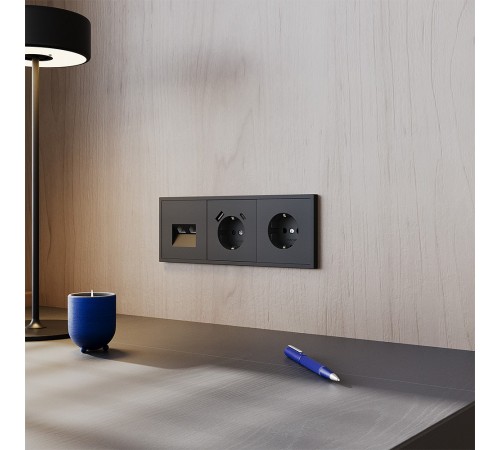 Розетка с заземлением и со шторкой и 2хUSB type A и C, без рамки Voltum VLS040508 S70 Розетка с заземлением и со шторкой и 2хUSB type A и C, без рамки Voltum VLS040508 S70
