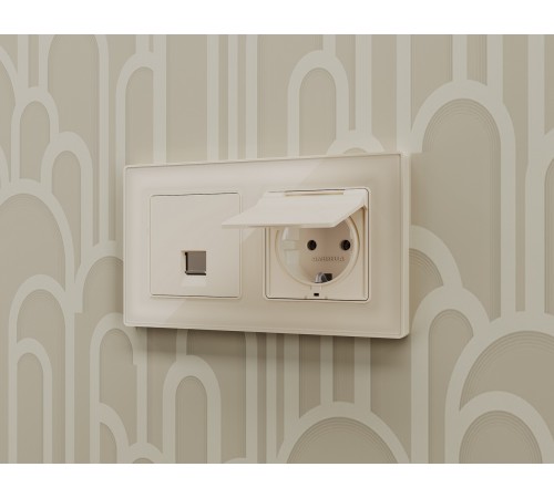 Розетка Ethernet RJ-45 и со шторками, без рамки Ambrella Volt MA332010 Quant