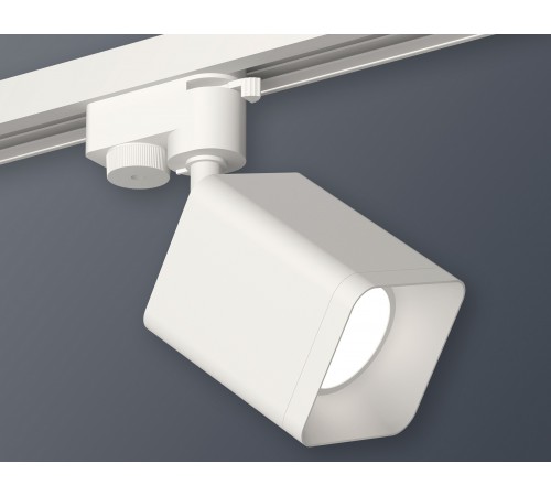 Светильник на штанге Ambrella Light XT7812001 XT Светильник на штанге Ambrella Light XT7812001 XT