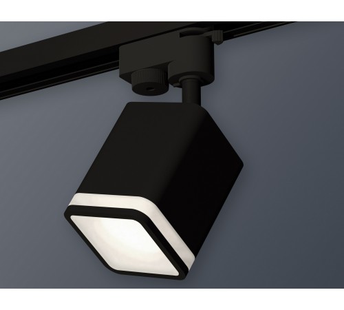 Светильник на штанге Ambrella Light XT7813021 XT Светильник на штанге Ambrella Light XT7813021 XT