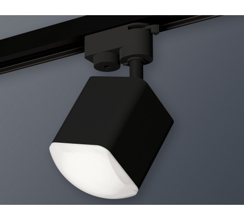 Светильник на штанге Ambrella Light XT7813023 XT Светильник на штанге Ambrella Light XT7813023 XT
