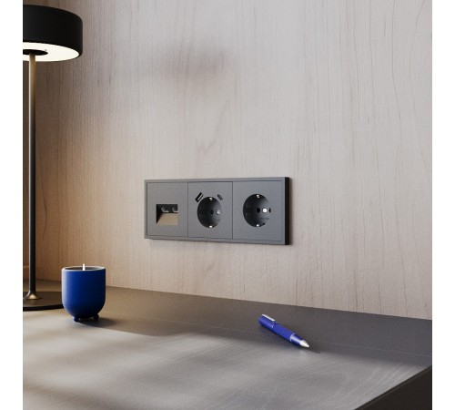 Розетка с заземлением и со шторкой и 2хUSB type A и C, без рамки Voltum VLS040507 S70 Розетка с заземлением и со шторкой и 2хUSB type A и C, без рамки Voltum VLS040507 S70