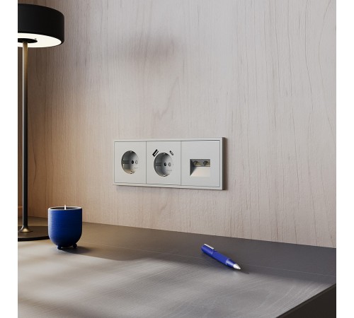 Розетка с заземлением и со шторкой и 2хUSB type A и C, без рамки Voltum VLS040505 S70 Розетка с заземлением и со шторкой и 2хUSB type A и C, без рамки Voltum VLS040505 S70