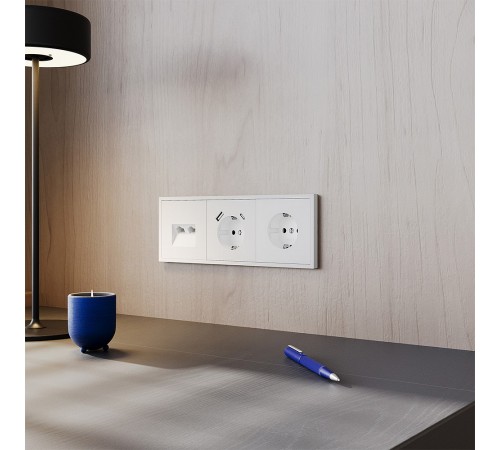 Розетка с заземлением и со шторкой и 2хUSB type A и C, без рамки Voltum VLS040502 S70 Розетка с заземлением и со шторкой и 2хUSB type A и C, без рамки Voltum VLS040502 S70