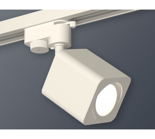 Светильник на штанге Ambrella Light XT7812010 XT Светильник на штанге Ambrella Light XT7812010 XT